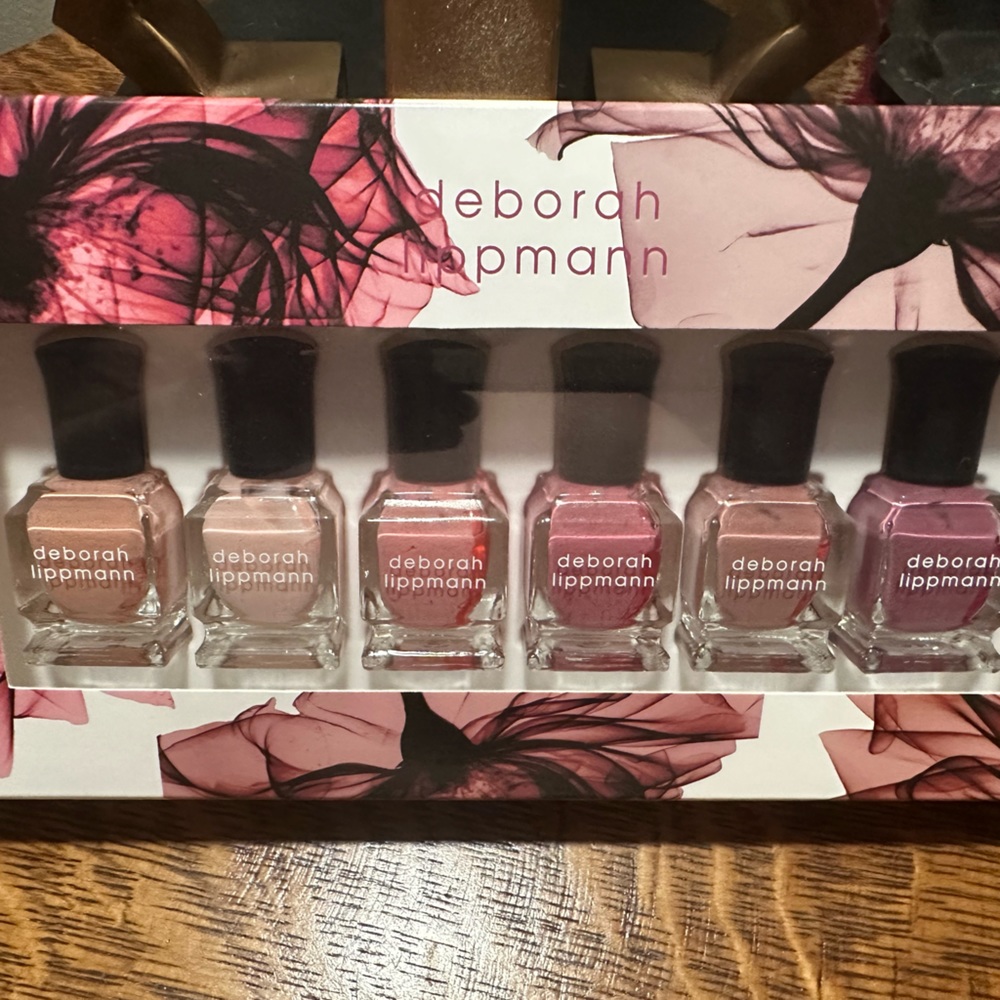 New Deborah Lippmann Bed of roses nail polish